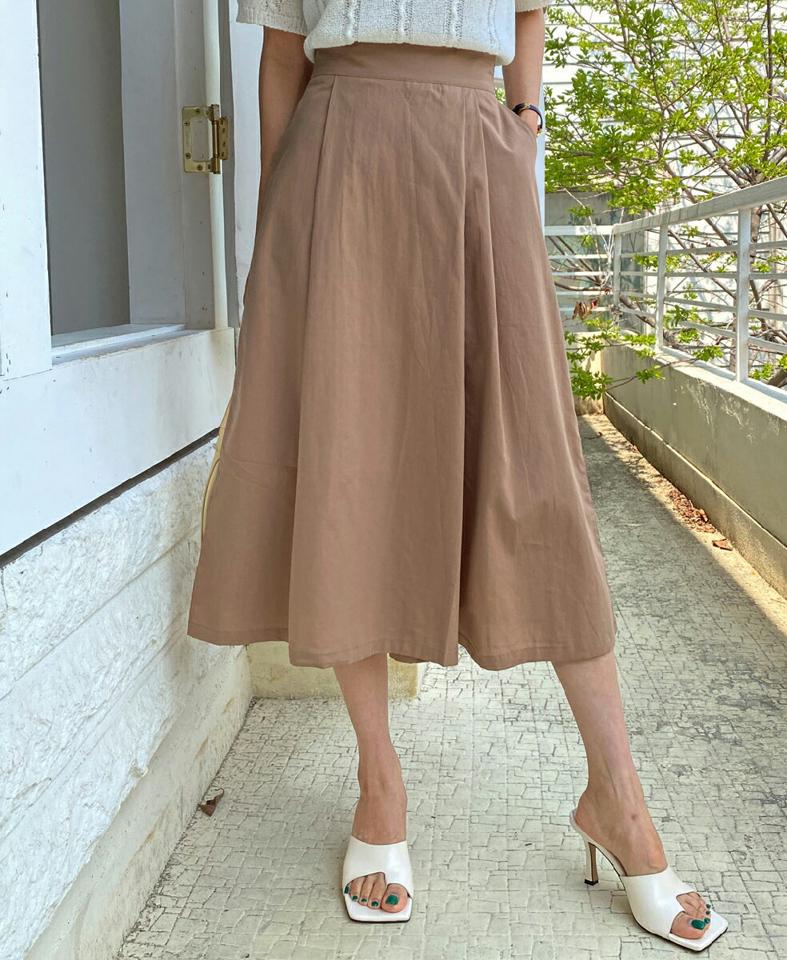 タックフレアパンツ・全2色・b00557 レディース 【pt】韓国ファッション ボトムス ロング ロングパンツ タック フレア パンツ ハイウエスト コットン 綿 タック 無地 シンプル 体型カバー フェミニン カジュアル 春 秋