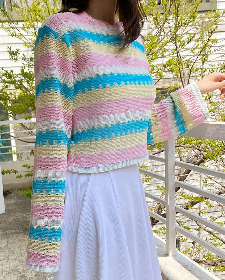 ウェーブボーダークロップドニット・全2色・t00549 レディース 【tops】韓国ファッション トップス ニット 大人 長袖 ラウンドネック ウェーブ ボーダー クロップド丈 カラフル シンプル 体型カバー フェミニン カジュアル y2k 春 秋