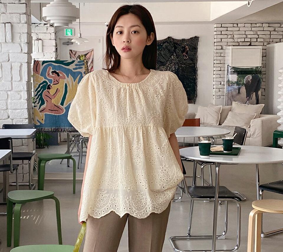 アイレットレースバルーンスリーブブラウス・全3色・b66601 レディース 【bl】トップス ブラウス 半袖 アイレット レース フェミニン 可愛い バルーンスリーブ ボリューム袖 ゴム ギャザー 体型カバー お腹カバー ゆったり 春 夏 韓国ファッション