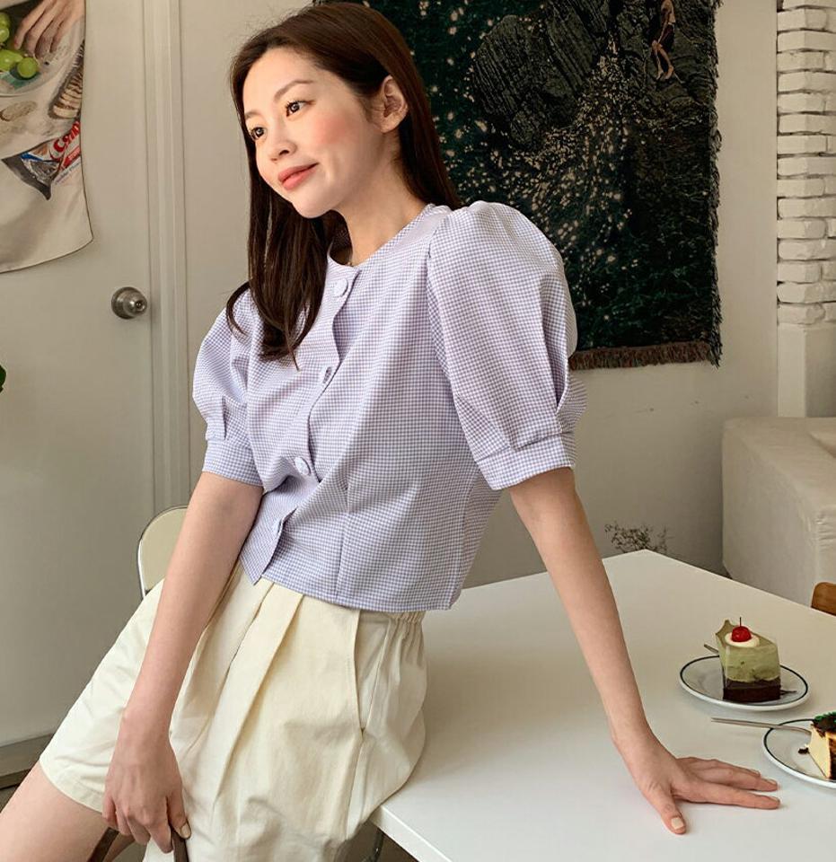 チェックローズボタンブラウス・全3色・t66600 レディース 【bl】トップス ブラウス 半袖 ハーフスリーブ チェック柄 ギンガムチェック ガーリー パフ袖 パフスリーブ ラウンドネック フェミニン 春 夏 韓国ファッション