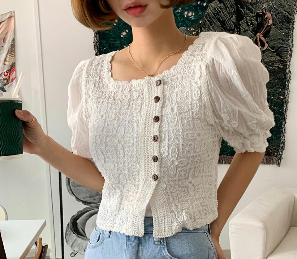 スクエアネック刺繍レースブラウス・全2色・b66598 レディース 【bl】トップス ブラウス 半袖 ハーフスリーブ パフ袖 パフスリーブ 刺繍 フェミニン きれいめ 大人 二の腕カバー クロップド丈 ゴム スカラップヘム 春 夏 韓国ファッション