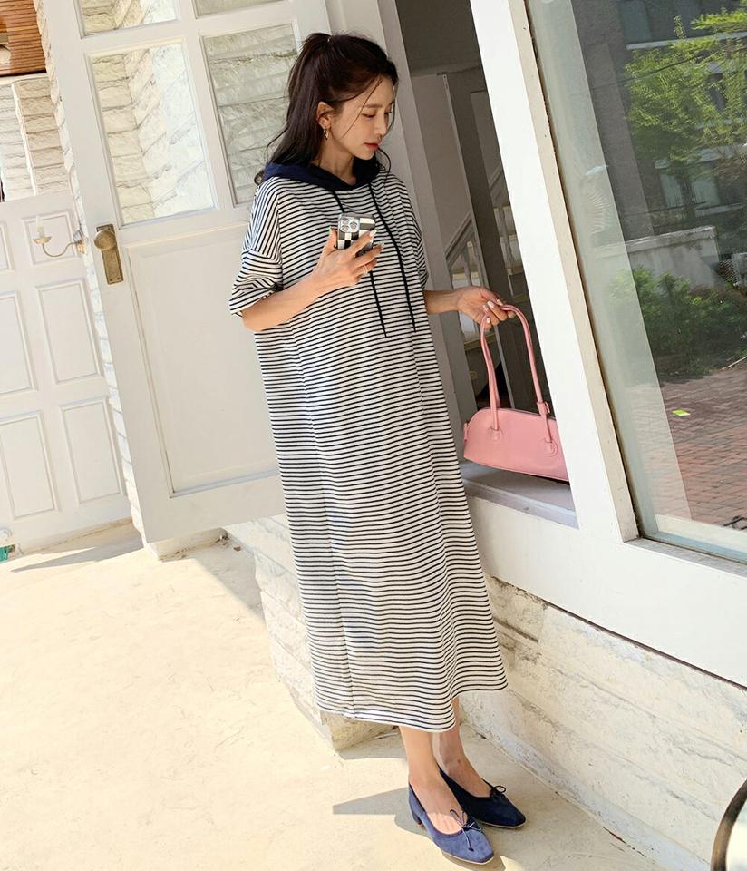 ボーダーフードワンピース・全3色・b00536 レディース 【ops】韓国ファッション 人気 ワンピース ロング ロングワンピース 半袖 ボーダー フード ワンマイルウェア ストレート ロング丈 配色 シンプル 体型カバー フェミニン 夏 春 秋