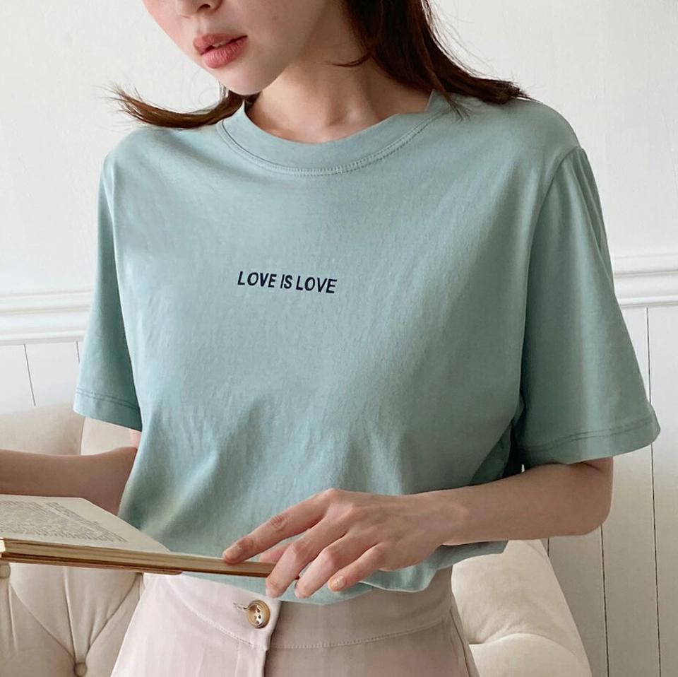 LOVE IS LOVE半袖Tシャツ・全5色・b67031 レディース 【tops】トップス Tシャツ 半袖 ハーフスリーブ ロゴ ミニロゴ レタリング シンプル カジュアル ラフ ラウンドネック パステル ピンク 春 夏 韓国ファッション