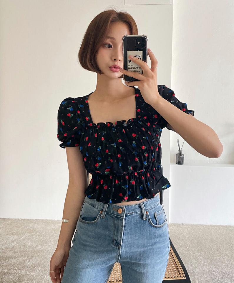 ローズシャーリングブラウス・全3色・t67272 レディース 【bl】韓国ファッション トップス ブラウス 半袖 スクエアネック ローズ シャーリング 花柄 フローラル フラワー クロップド丈 かわいい 可愛い シンプル カジュアル フェミニン y2k 夏 春 秋