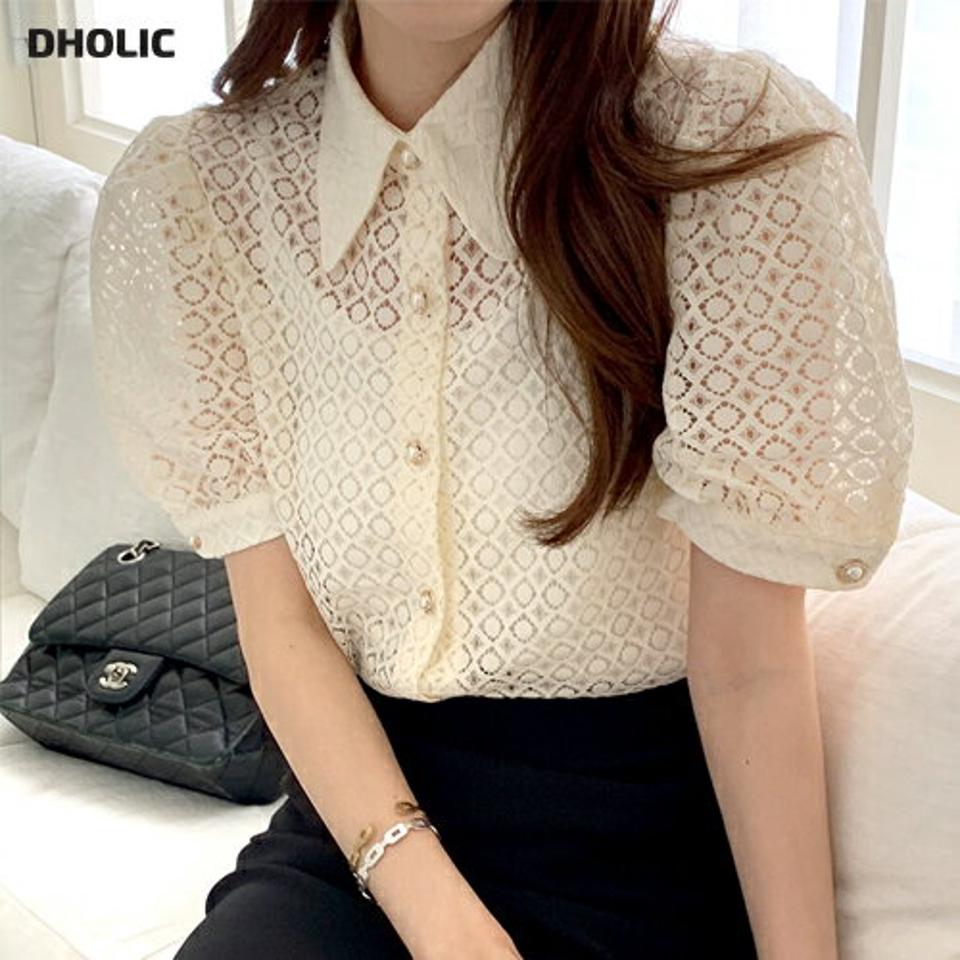パール調ボタンシアーレースカラーブラウス・全2色・b00481 レディース 【bl】ブラウス トップス 半袖 襟 フェイクパール 柄 模様 レース 総レース シアー 二の腕カバー 透け感 パフスリーブ 春 夏 フェミニン 韓国ファッション ハイホリHIHOLLI