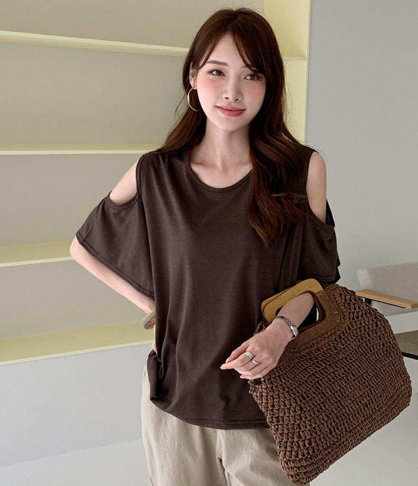 ショルダースリットTシャツ・全3色・e72027 レディース 【tops】トップス 半袖 Tシャツ 単色 無地 シンプル カットアウト 肩出し 肌見せ スリット ショルダー フレア ゆったり 楽ちん 二の腕カバー 春 夏 カジュアル 韓国ファッション ハイホリHIHOLLI