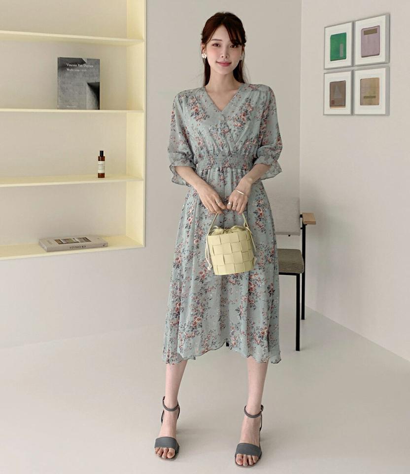 Vネックフローラルシフォンワンピース・全2色・b72041 レディース 【ops】ワンピース 七分丈 7分丈 7分袖 七分袖 ロング丈 ミディ丈 花柄 模様 柄 パステル Vネック 鎖骨 デコルテ 春 夏 フェミニン 上品 韓国ファッション ハイホリHIHOLLI