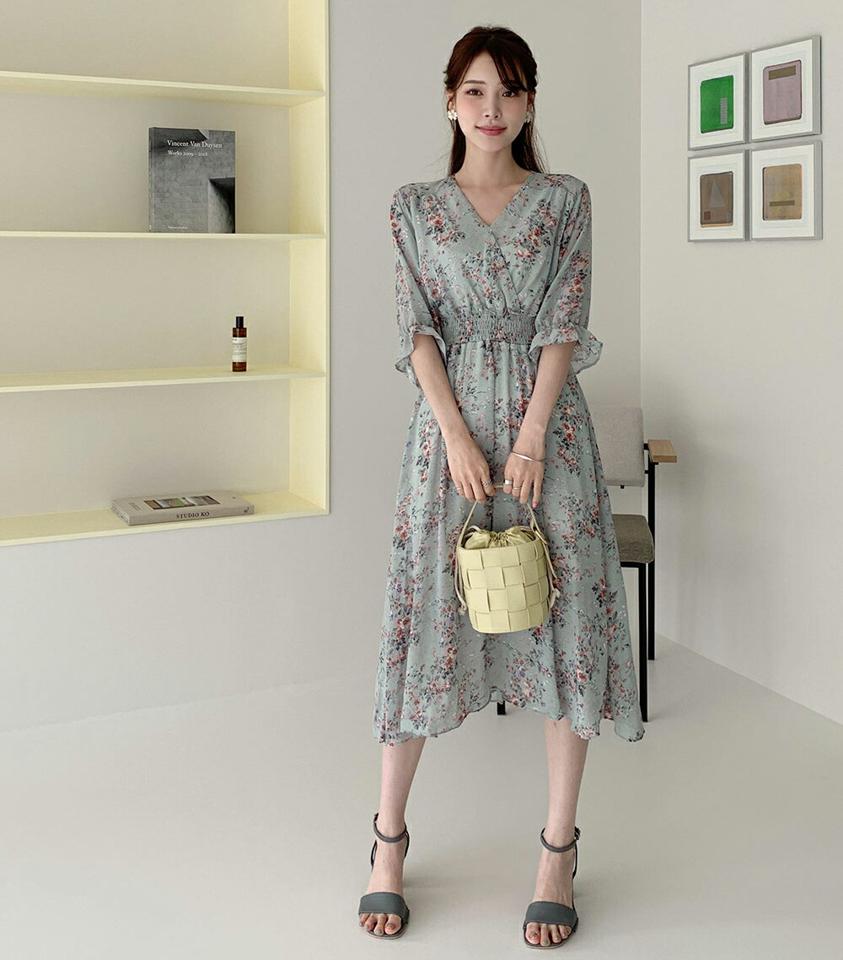 Vネックフローラルシフォンワンピース・全2色・b72041 レディース 【ops】ワンピース 七分丈 7分丈 7分袖 七分袖 ロング丈 ミディ丈 花柄 模様 柄 パステル Vネック 鎖骨 デコルテ 春 夏 フェミニン 上品 韓国ファッション ハイホリHIHOLLI