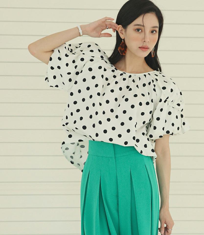 コインドットパフブラウス・全2色・t00279 レディース 【bl】ブラウス トップス 半袖 柄 模様 ドット パフスリーブ パフ袖 モノトーン 春 夏 フェミニン カジュアル ラウンドネック ゆったり 綿 コットン 韓国ファッション ハイホリHIHOLLI