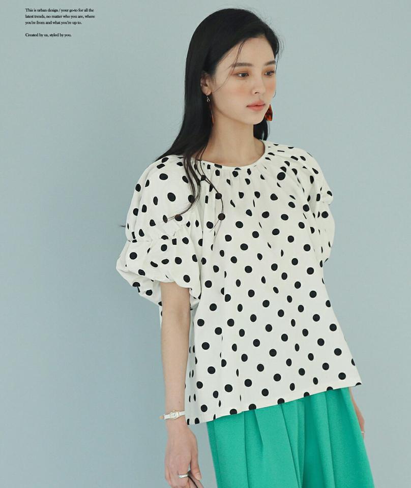 コインドットパフブラウス・全2色・t00279 レディース 【bl】ブラウス トップス 半袖 柄 模様 ドット パフスリーブ パフ袖 モノトーン 春 夏 フェミニン カジュアル ラウンドネック ゆったり 綿 コットン 韓国ファッション ハイホリHIHOLLI
