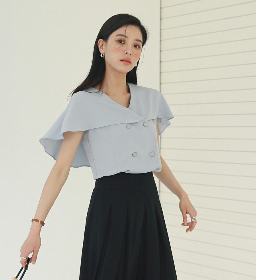 ケープダブルボタンブラウス・全3色・b00288 レディース 【bl】ブラウス トップス 半袖 パステル ケープ ボタン 単色 無地 シンプル Vネック デコルテ 体型カバー 春 夏 フェミニン 上品 水色 大人 二の腕カバー 韓国ファッション ハイホリHIHOLLI