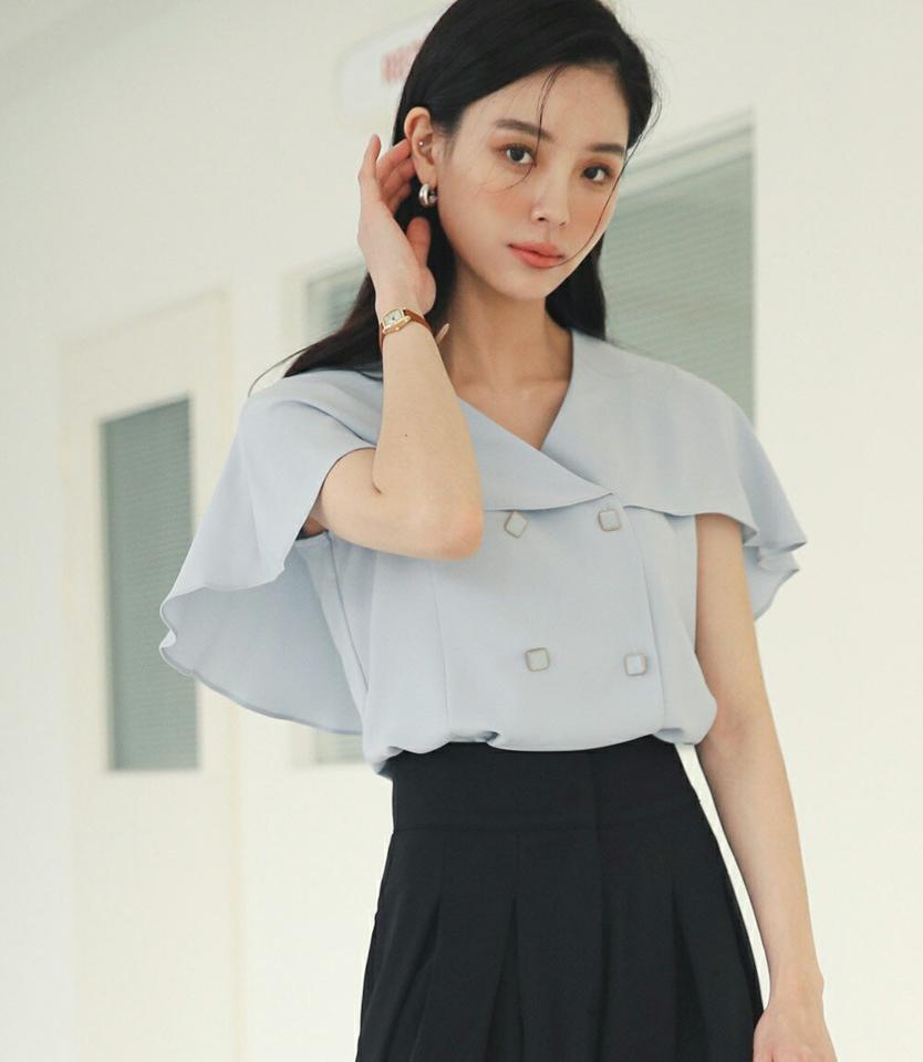 ケープダブルボタンブラウス・全3色・b00288 レディース 【bl】ブラウス トップス 半袖 パステル ケープ ボタン 単色 無地 シンプル Vネック デコルテ 体型カバー 春 夏 フェミニン 上品 水色 大人 二の腕カバー 韓国ファッション ハイホリHIHOLLI