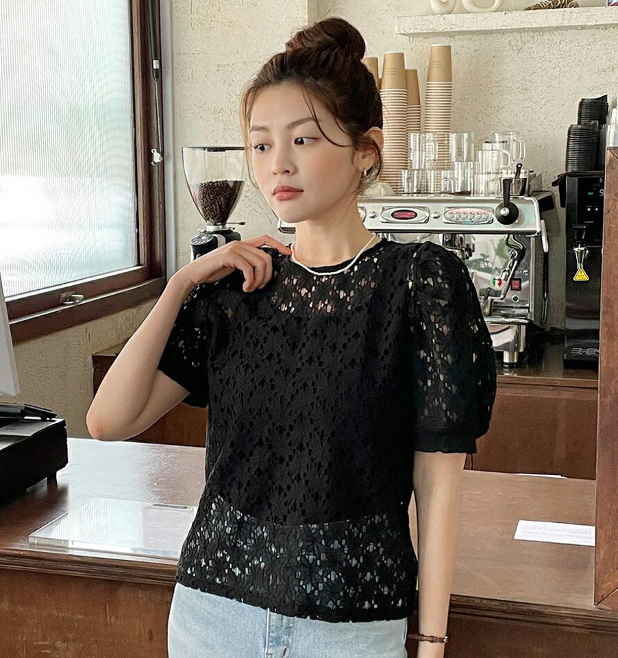 レースラウンドネックパフブラウス・全2色・t00793 レディース 【bl】韓国ファッション トップス ブラウス 半袖 ラウンドネック レース 花柄 フローラル フラワー パフスリーブ かわいい シンプル 体型カバー カジュアル フェミニン 夏 春 秋