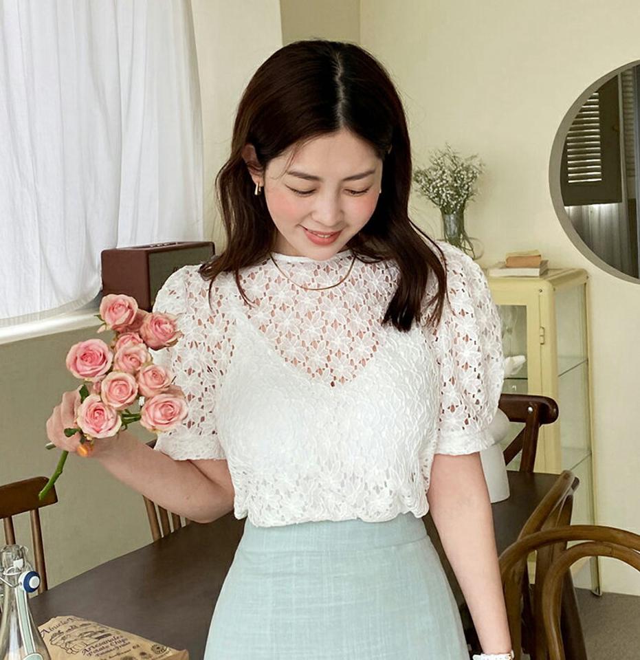 レースラウンドネックパフブラウス・全2色・t00793 レディース 【bl】韓国ファッション トップス ブラウス 半袖 ラウンドネック レース 花柄 フローラル フラワー パフスリーブ かわいい シンプル 体型カバー カジュアル フェミニン 夏 春 秋