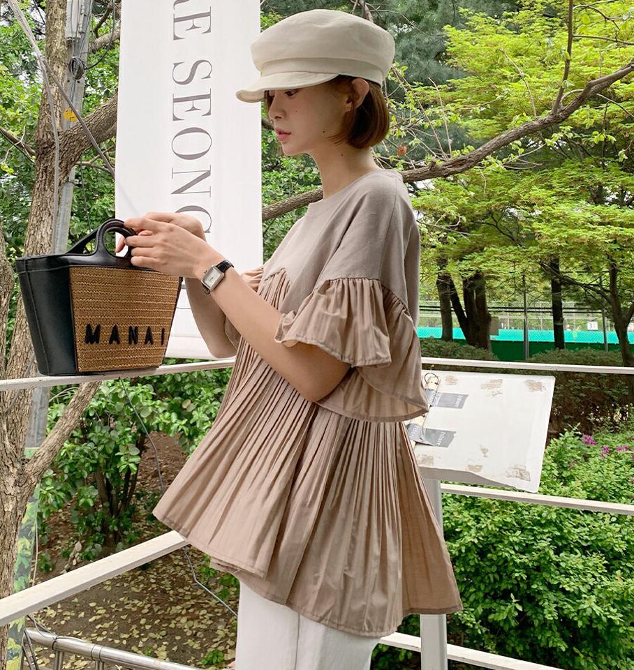 プリーツドッキングフレアTシャツ・全2色・b67048 レディース 【tops】トップス Tシャツ 半袖 ハーフスリーブ フリル プリーツ シンプル 単色 無地 揺れ感 異素材 ユニーク 大人 きれいめ フレアトップス 二の腕カバー お腹カバー 春 夏 ベージュ 韓国ファッション 人気