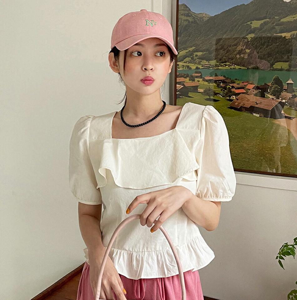 フリルスクエアネックブラウス・全3色・t67050 レディース 【bl】トップス ブラウス 半袖 スクエアネック デコルテ 鎖骨 フリル ガーリー 単色 無地 シンプル かわいい 可愛い パフ袖 パフスリーブ 春 夏 韓国ファッション