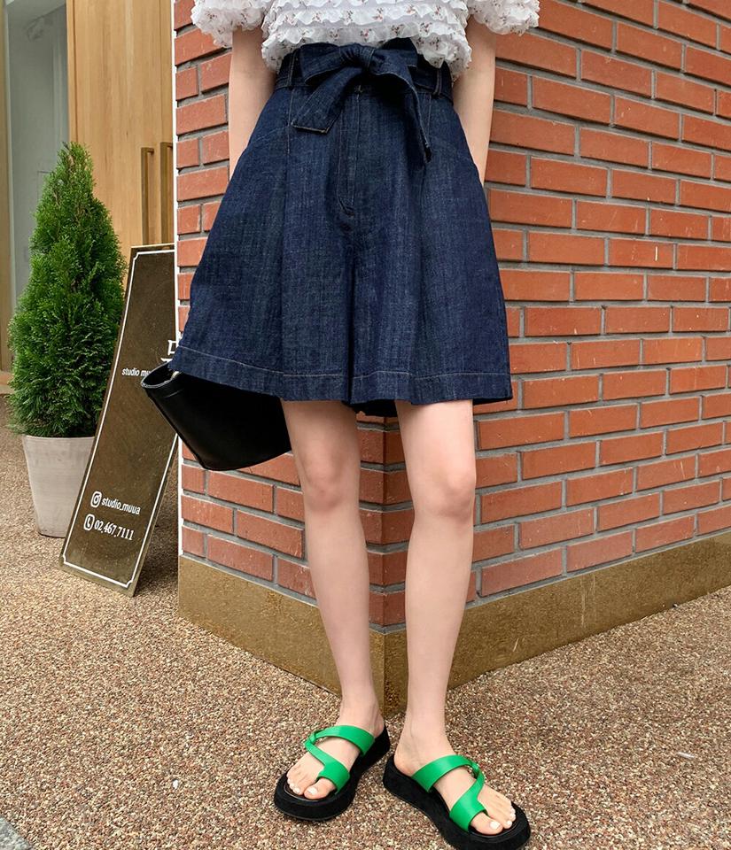 ストラップ付ハーフデニムパンツ・全1色・t67060 レディース 【pt】ハーフパンツ 半ズボン デニム ワイドパンツ ストラップ シンプル カジュアル ラフ ハイウエスト ベルトループ ダーツ ズボン パンツ 春 夏 韓国ファッション