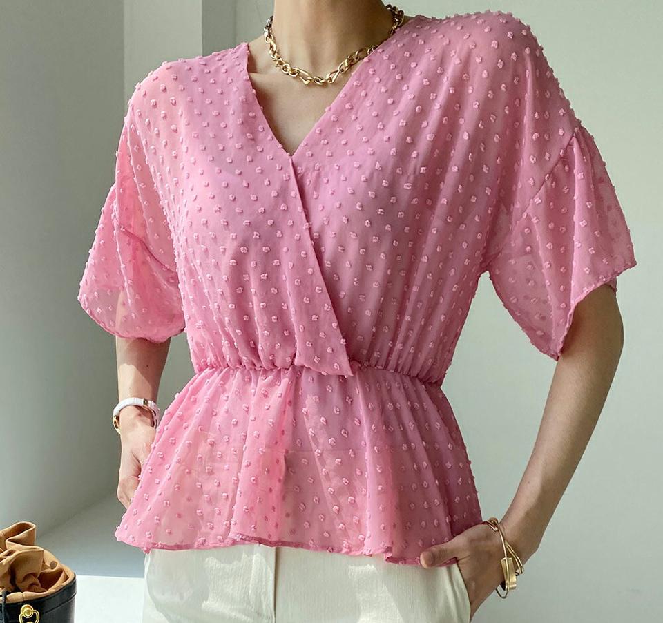 シフォンドットペプラムブラウス・全4色・t72238 レディース 【bl】ブラウス トップス 単色 ドット 柄 柄 模様 ペプラム フリル ウエストマーク Vネック 鎖骨 デコルテ 体型カバー 春 夏 パステル フェミニン 韓国ファッション ハイホリHIHOLLI