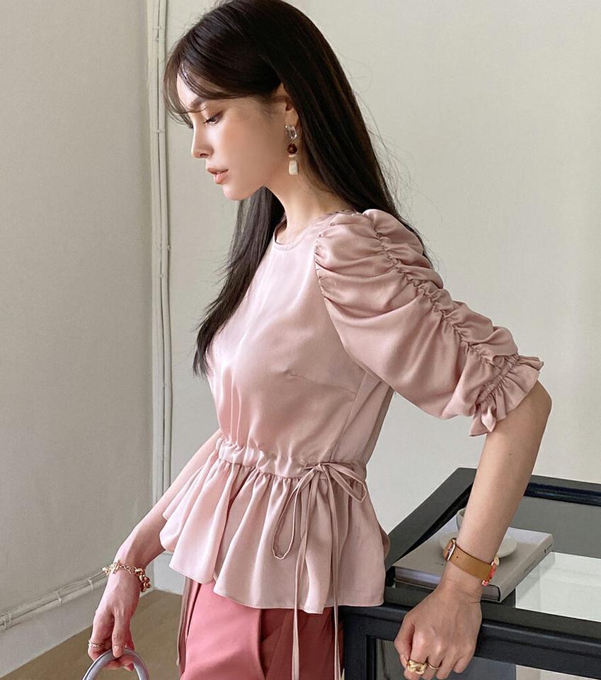 サテンペプラムブラウス・全3色・t00522 レディース 【bl】ブラウス トップス 半袖 サテン ペプラム パステル ウエストマーク クロップド丈 五分袖 5分袖 ギャザー 春 夏 フェミニン ピンク 上品 お腹カバー 高級感 韓国ファッション ハイホリHIHOLLI