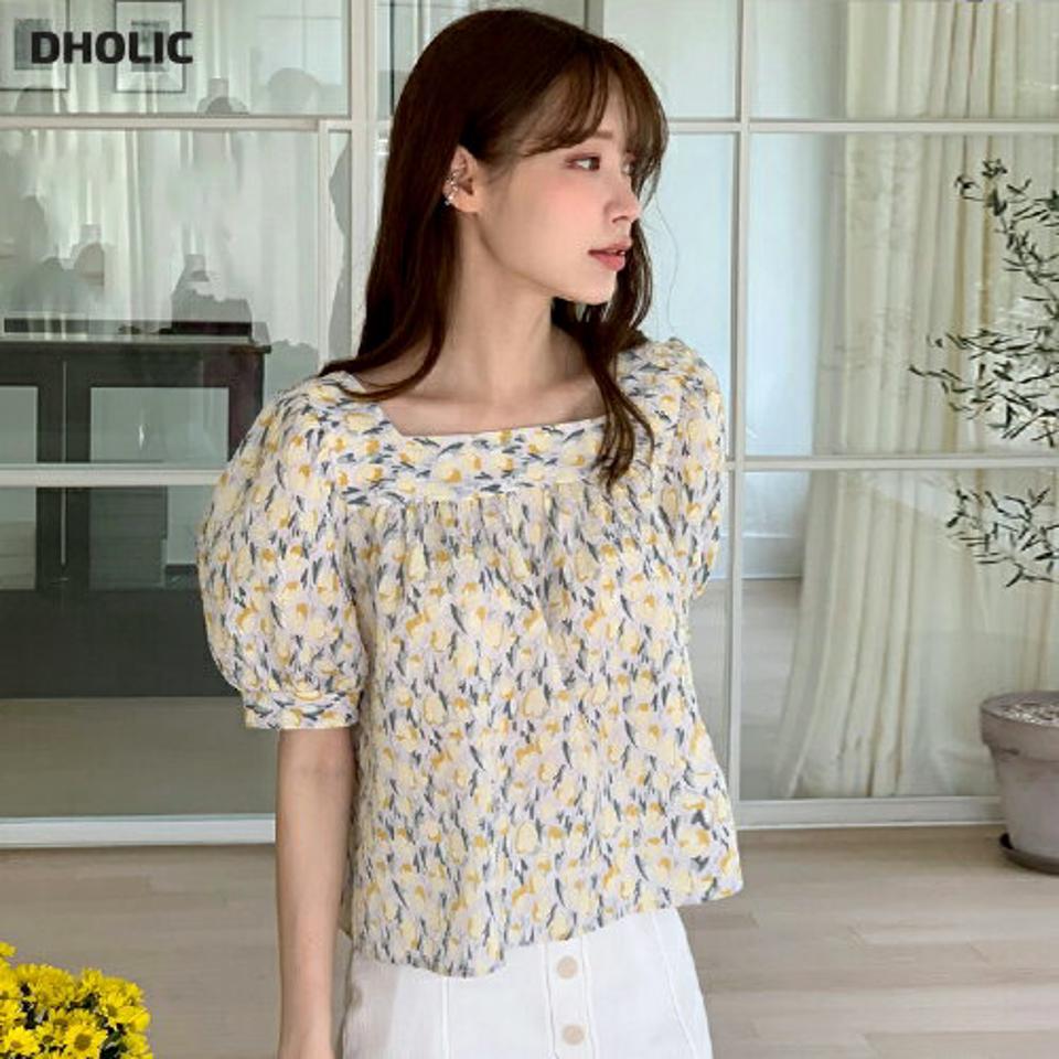 スクエアネックフローラルブラウス・全2色・t00521 レディース 【bl】ブラウス トップス 半袖 柄 模様 フローラル 花柄 スクエアネック 鎖骨 デコルテ パフ ゆったり 体型カバー 春 夏 フェミニン ガーリー 韓国ファッション ハイホリHIHOLLI