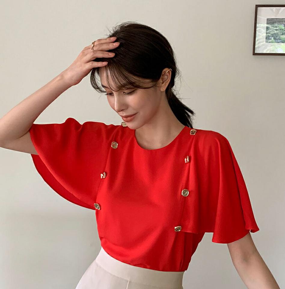 【マラソン特価】ゴールドボタンケープブラウス・全3色・b00516 レディース 【bl】ブラウス トップス 半袖 配色 ボタン ゴールド ケープ ゆったり 体型カバー 春 夏 大人 二の腕カバー 上品 フェミニン オフィスカジュアル 韓国ファッション ハイホリHIHOLLI セール