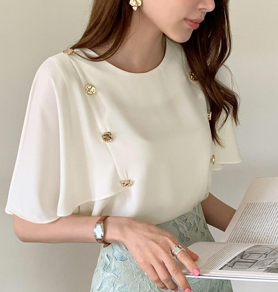 【マラソン特価】ゴールドボタンケープブラウス・全3色・b00516 レディース 【bl】ブラウス トップス 半袖 配色 ボタン ゴールド ケープ ゆったり 体型カバー 春 夏 大人 二の腕カバー 上品 フェミニン オフィスカジュアル 韓国ファッション ハイホリHIHOLLI セール