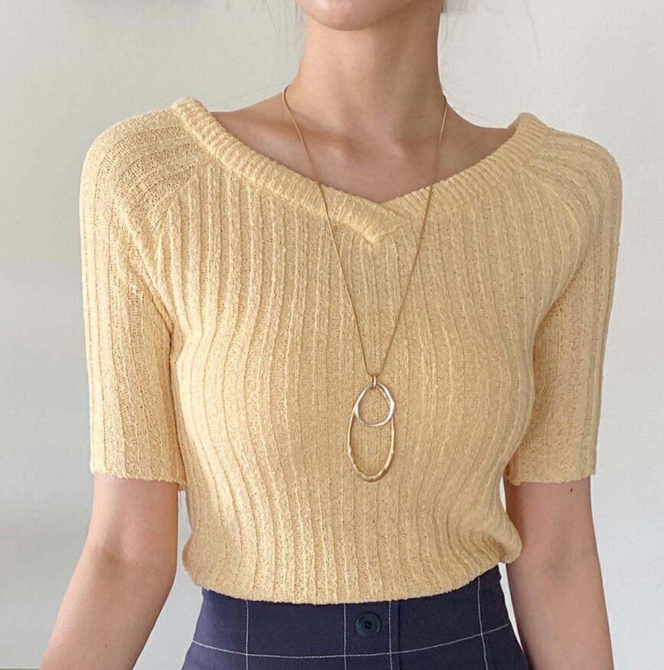 2WAYブークレ風半袖ニット・全4色・t00515 レディース 【tops】トップス ニット 半袖 単色 パステル 鎖骨 デコルテ シンプル 春 夏 Vネック Uネック タイト クロップド丈 黄色 春 夏 カジュアル フェミニン 韓国ファッション ハイホリHIHOLLI