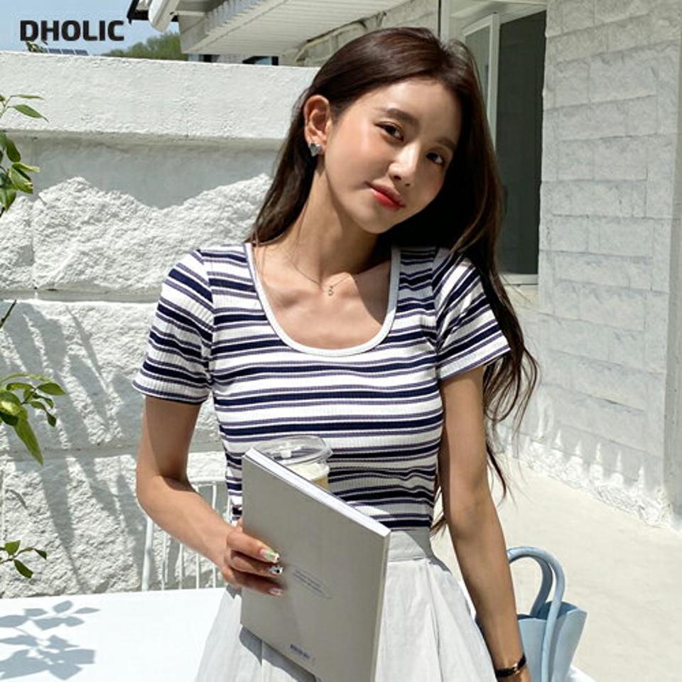 スクエア半袖Tシャツ・全3色・b00584 レディース 【tops】トップス Tシャツ 半袖 ボーダー柄 マルチボーダー スクエアネック デコルテ 鎖骨 カジュアル ラフ リオブ y2k 春 夏 韓国ファッション