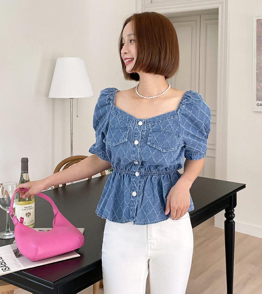 ペプラムデニムブラウス・全1色・t00587 レディース 【bl】トップス ブラウス 半袖 ハーフスリーブ パフスリーブ ペプラム デニム ダイヤ柄 デコルテ 鎖骨 カジュアル かわいい 可愛い 大人 ガーリー ゴム y2k 春 夏 韓国ファッション