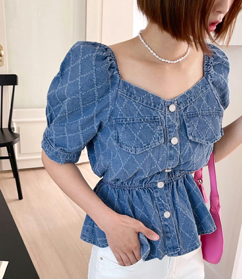 ペプラムデニムブラウス・全1色・t00587 レディース 【bl】トップス ブラウス 半袖 ハーフスリーブ パフスリーブ ペプラム デニム ダイヤ柄 デコルテ 鎖骨 カジュアル かわいい 可愛い 大人 ガーリー ゴム y2k 春 夏 韓国ファッション