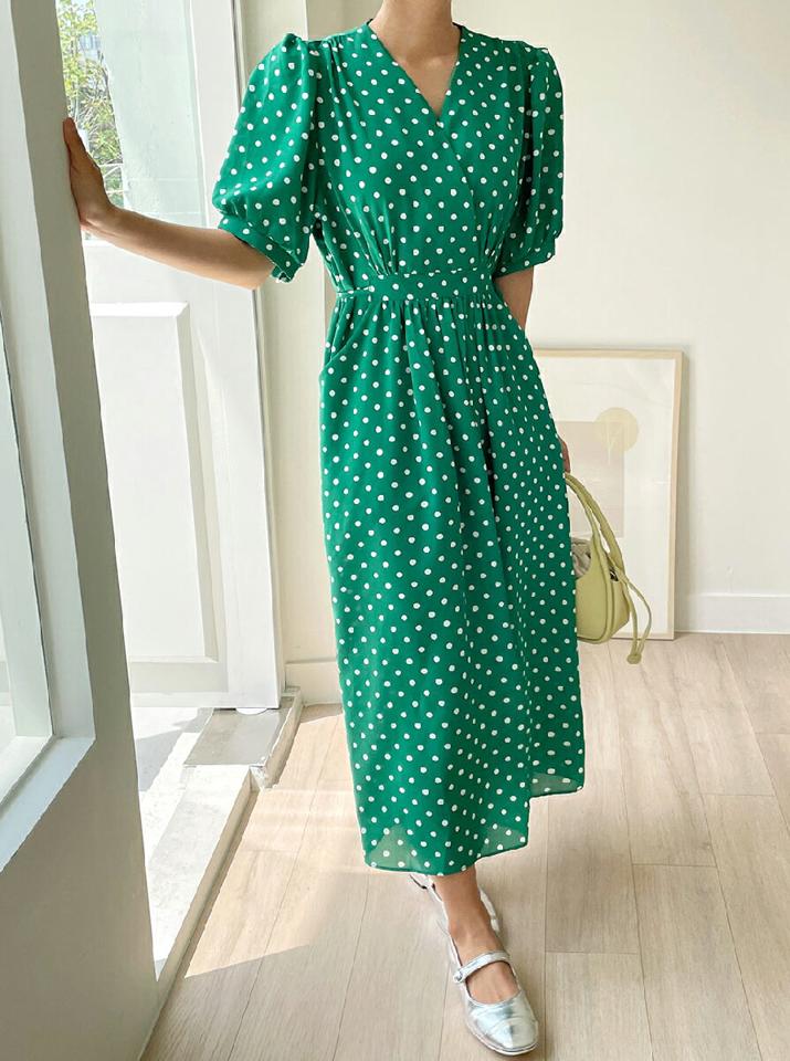 Vネックドットカシュクールワンピース・全2色・b00592 レディース 【ops】ワンピース ロング丈 ロングワンピース 半袖 パフ袖 パフスリーブ カシュクール ドット柄 かわいい 可愛い ガーリー 大人 春 夏 ギャザー 韓国ファッション 人気