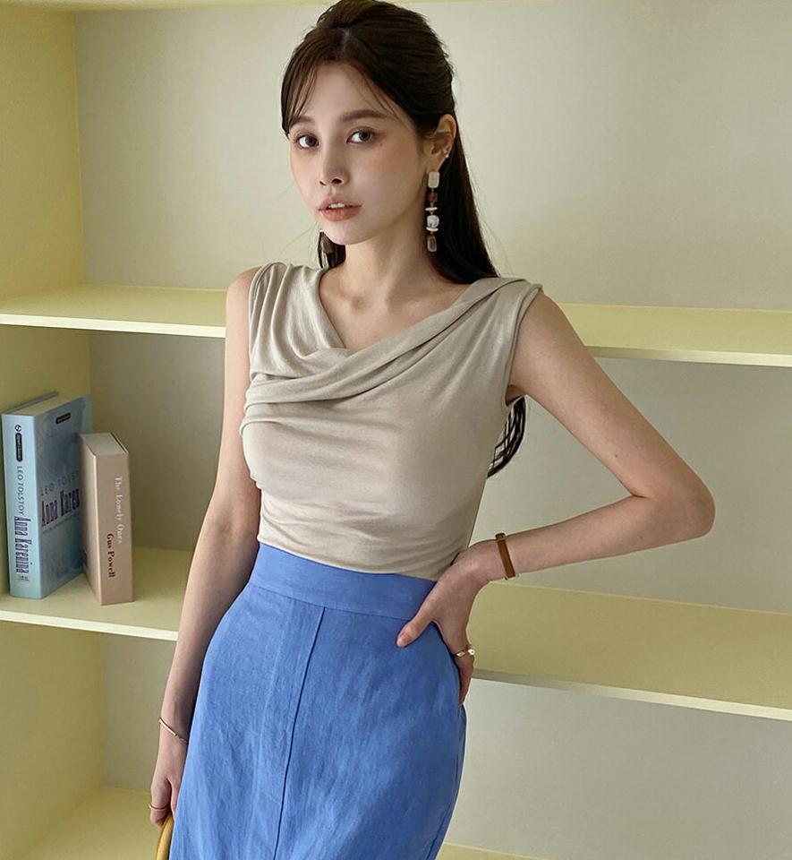 ドレープタイトノースリーブ・全4色・t72067 レディース 【tops】トップス ノースリーブ スリーブレス 単色 無地 シンプル ベーシック ドレープネック 鎖骨 デコルテ タイト 細身 春 夏 大人っぽ きれいめ ベージュ 韓国ファッション ハイホリHIHOLLI
