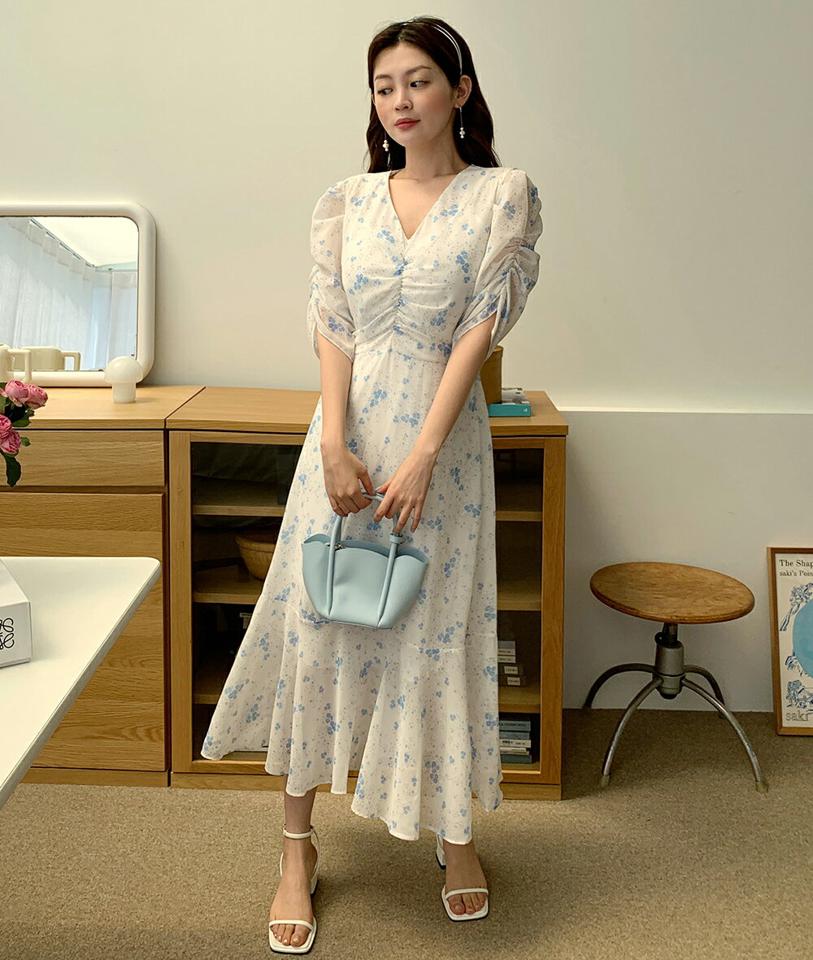 Vネックギャザー花柄ワンピース・全2色・b00880 レディース 【ops】ワンピース ロング丈 ロングワンピース 半袖 ハーフスリーブ フェミニン 上品 大人 きれいめ 花柄 ギャザー 透け感 シアー 春 夏 韓国ファッション