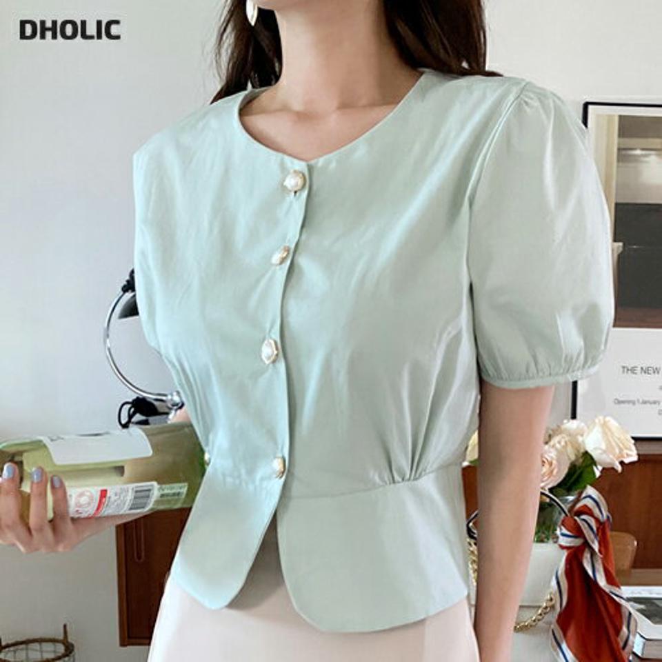 【10%OFF】パール調ボタンパフブラウス・全3色・t00871 レディース 【bl】トップス ブラウス 半袖 パールボタン 単色 無地 シンプル フェミニン きれいめ 上品 大人 パフスリーブ パフ袖 ラウンドネック ギャザー 春 夏 韓国ファッション blsセール