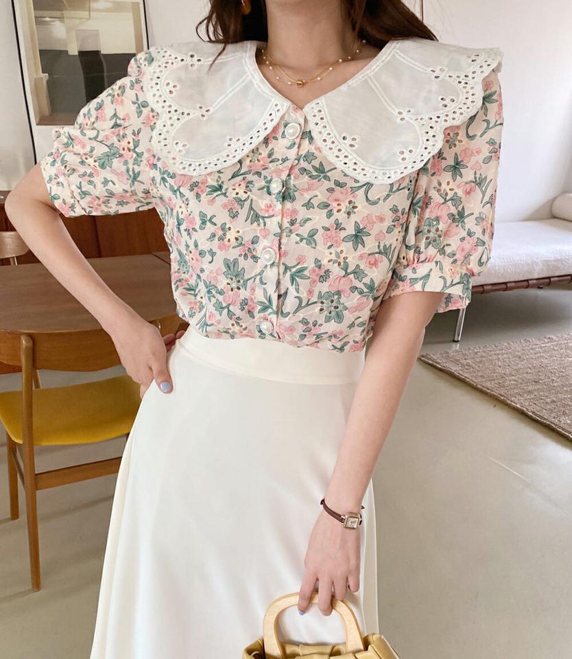 アイレットレースカラー花柄ブラウス・全3色・t0087 レディース 【bl】トップス ブラウス 半袖 ハーフスリーブ 花柄 レトロ ガーリー 襟コン 大きい襟 レース かわいい 可愛い クロップド丈 パフスリーブ パールボタン 春 夏 韓国ファッション