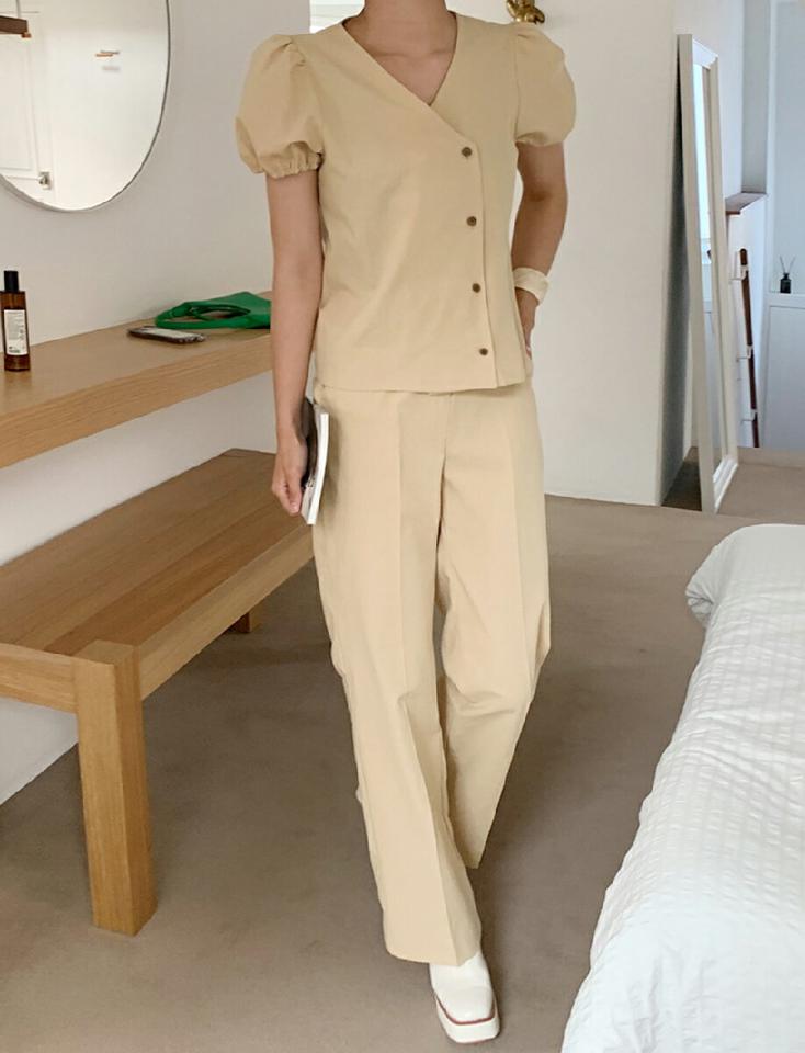 コットンVネックブラウス&ストレートスラックスSET・全3色・t00885 レディース 【pt】セットアップ setup トップス ブラウス ボタン パンツ スラックス ストレート 単色 無地 半袖 パフ袖 シンプル カジュアル 春 夏 韓国ファッション