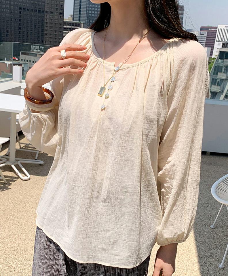 ラウンドギャザーボタンブラウス・全3色・t72291 レディース 【bl】ブラウス トップス 単色 無地 シンプル ベーシック パステル 長袖 ギャザー 体型カバー ゆったり 楽ちん 春 夏 ボタン カジュアル フェミニン 韓国ファッション ハイホリHIHOLLI