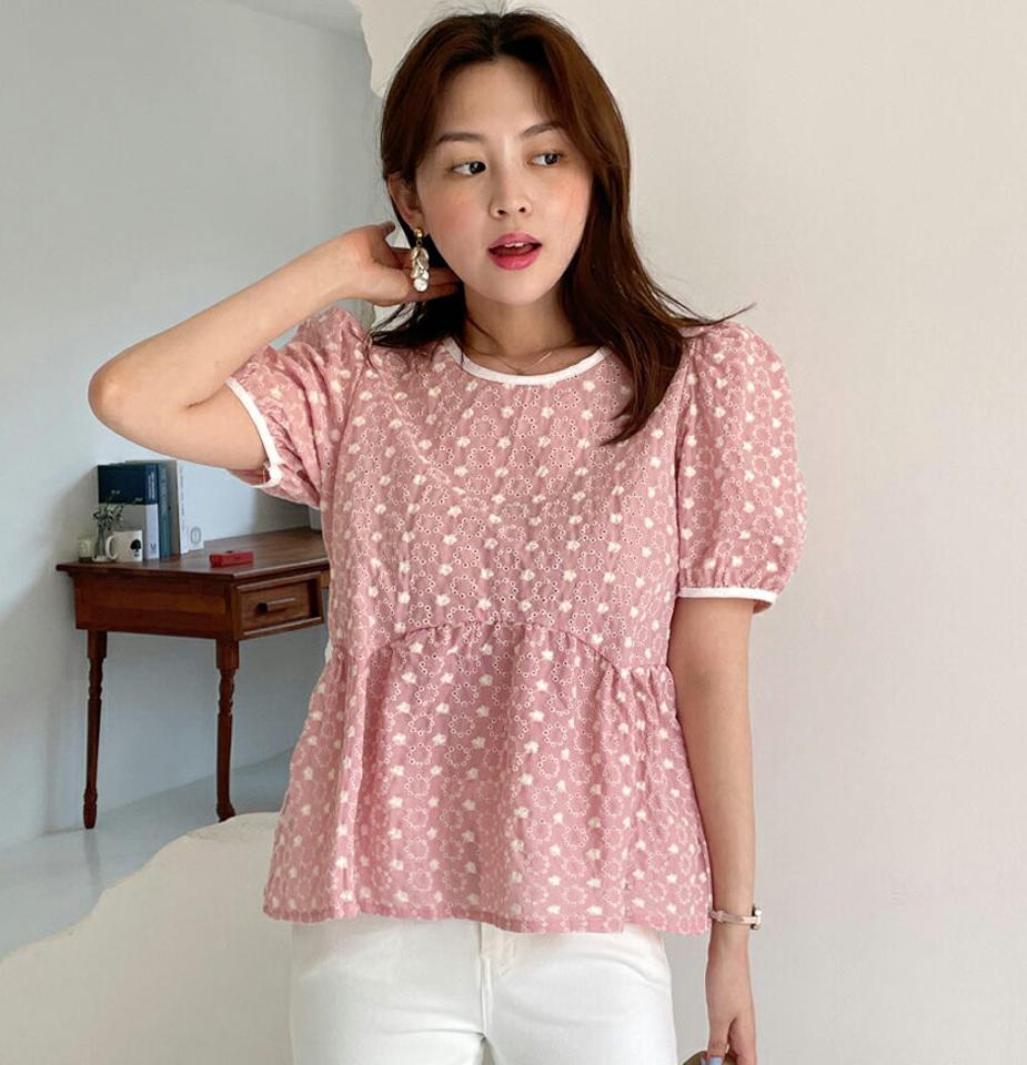 ≪人気商品再入荷≫ペプラムフラワーパンチングブラウス・全3色・b00623 レディース 【bl】トップス ブラウス 半袖 ペプラムトップス 花柄 パンチング 可愛い ガーリー ピンク レース 総レース パフ袖 パフスリーブ 体型カバー お腹カバー 春 夏 韓国ファッション