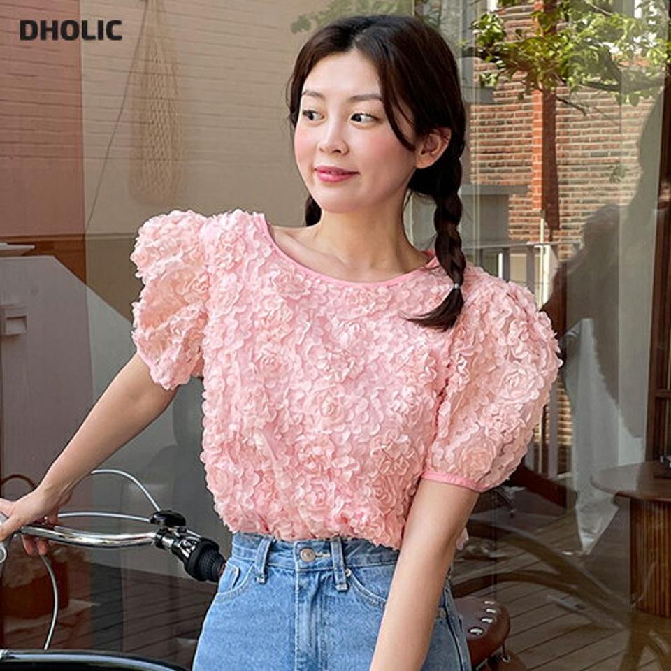 フローラルモチーフ半袖ブラウス・全2色・b00622 レディース 【bl】トップス ブラウス 半袖 ユニーク 花 かわいい 可愛い パフ袖 パフスリーブ ラウンドネック バックリボン りぼん ガーリー ピンク パステル 春 夏 韓国ファッション