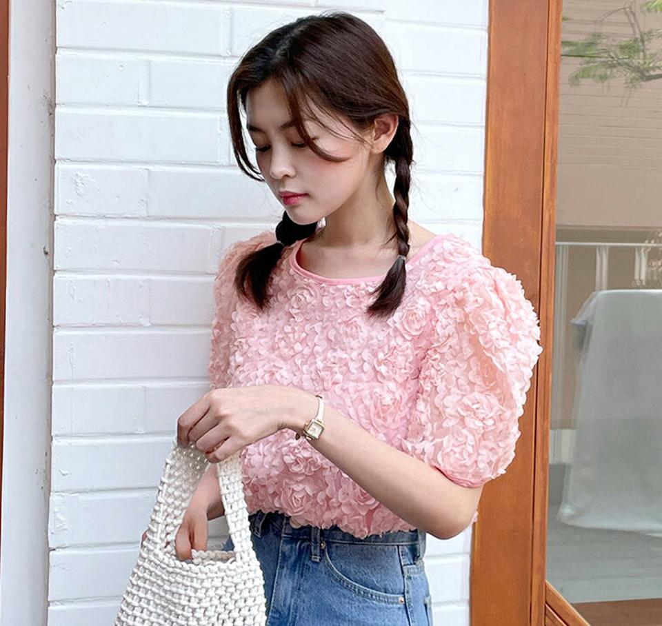 フローラルモチーフ半袖ブラウス・全2色・b00622 レディース 【bl】トップス ブラウス 半袖 ユニーク 花 かわいい 可愛い パフ袖 パフスリーブ ラウンドネック バックリボン りぼん ガーリー ピンク パステル 春 夏 韓国ファッション