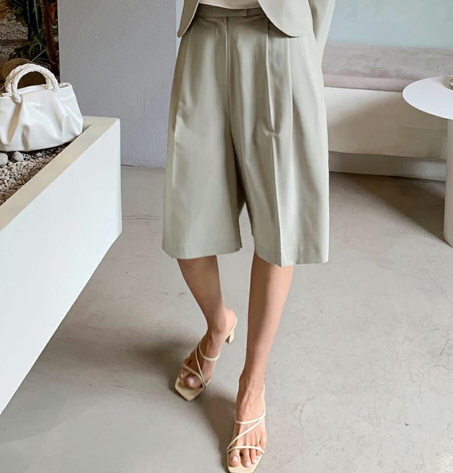 タックハーフスラックス・全4色・t67102 レディース 【pt】スラックス ハーフパンツ 半ズボン パンツ ズボン タック 単色 無地 シンプル 大人 カジュアル ベーシック きれいめ 通勤 春 夏 ベージュ スクールガール 韓国ファッション