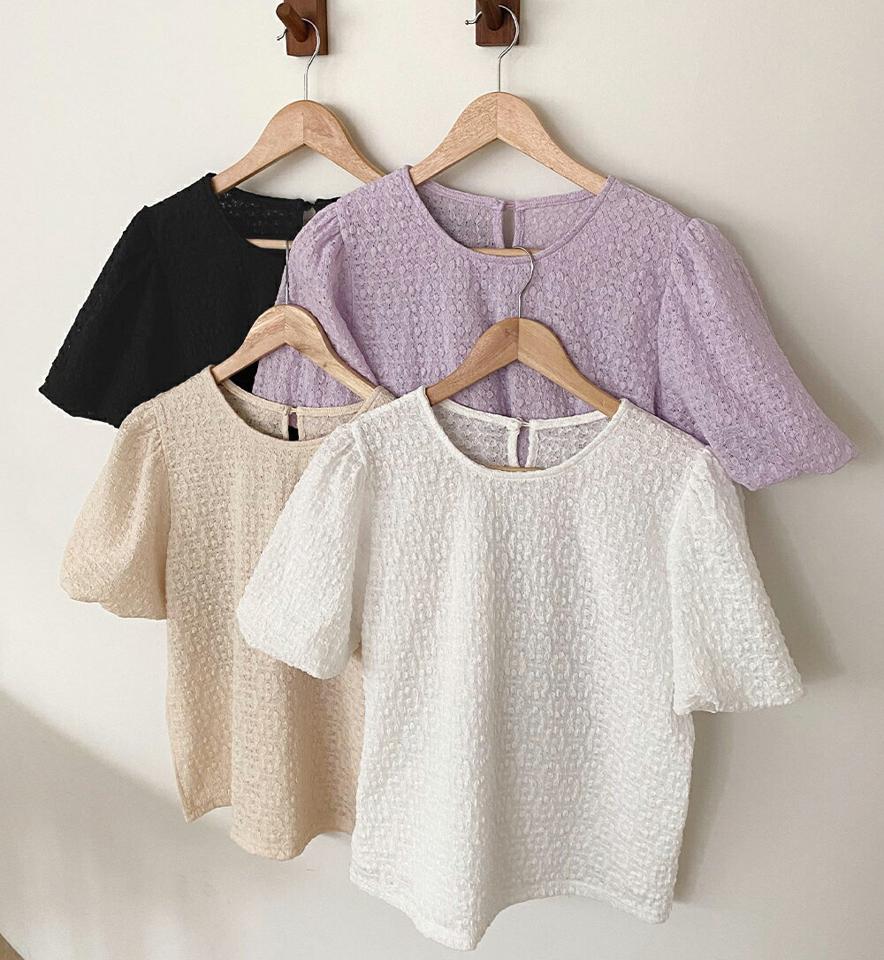 ラウンドネックエンボスパフブラウス・全4色・b67089 レディース 【bl】トップス ブラウス 半袖 パフ袖 パフスリーブ エンボス ラウンドネック かわいい 可愛い フェミニン バルーンスリーブ スリット 春 夏 韓国ファッション