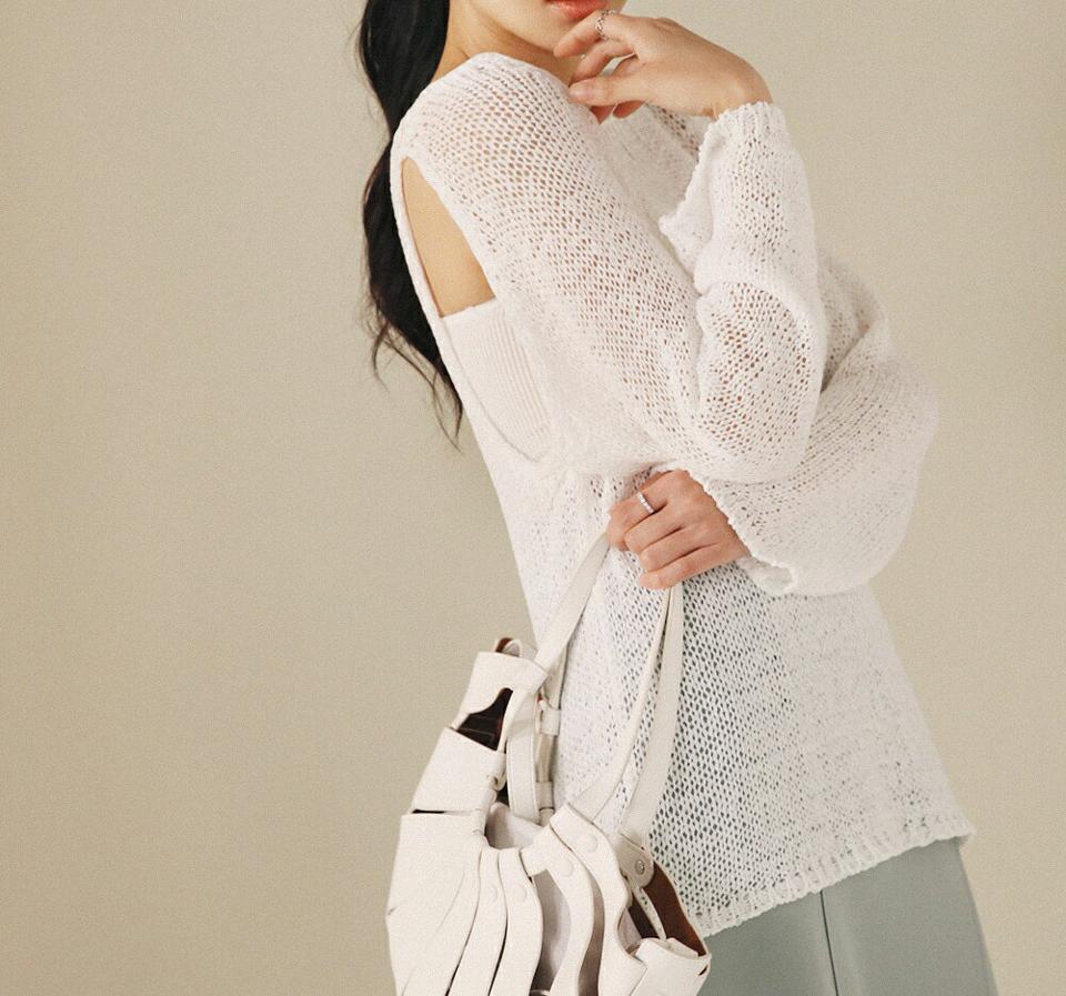 2WAYショルダースリットシアーニット・全4色・t00313 レディース 【tops】トップス ニット 長袖 単色 カットアウト 透け感 シアー 2WAY 肌見せ ユニーク セクシー 春 夏 ラフ カジュアル 大人っぽ 前後着用 韓国ファッション ハイホリHIHOLLI