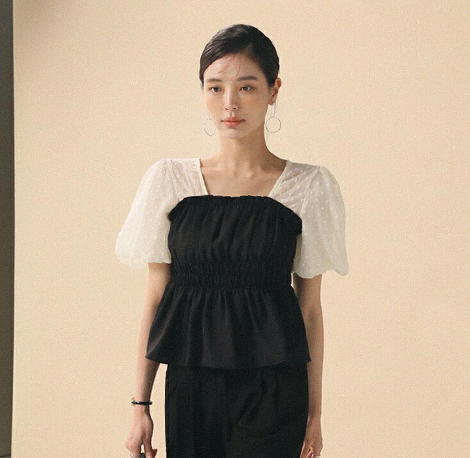 2TYPEドットシャーリングブラウス・全3色・t00310 レディース 【bl】ブラウス トップス 半袖 柄 模様 配色 異素材 ドット モノトーン シャーリング シアー 透け感 クロップド丈 春 夏 フェミニン ガーリー 韓国ファッション ハイホリHIHOLLI