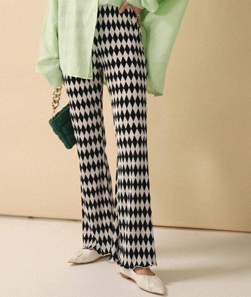 ダイアモンドパターンプリーツパンツ・全2色・t00299 レディース 【pt】パンツ ロング丈 柄 模様 格子柄 モノクロ パステル ゆったり楽ちん 伸縮性 体型カバー フレア ハイウエスト プリーツ 春 夏 カジュアル 韓スト 韓国ファッション ハイホリHIHOLLI