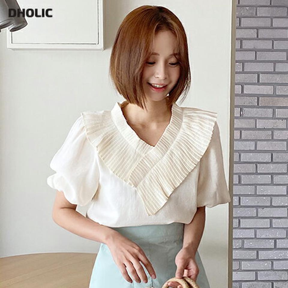 プリーツVネックブラウス・全3色・b66677 レディース 【bl】トップス ブラウス 半袖 フリル プリーツ フェミニン きれいめ 可愛い かわいい バルーンスリーブ 二の腕カバー 春 夏 韓国ファッション