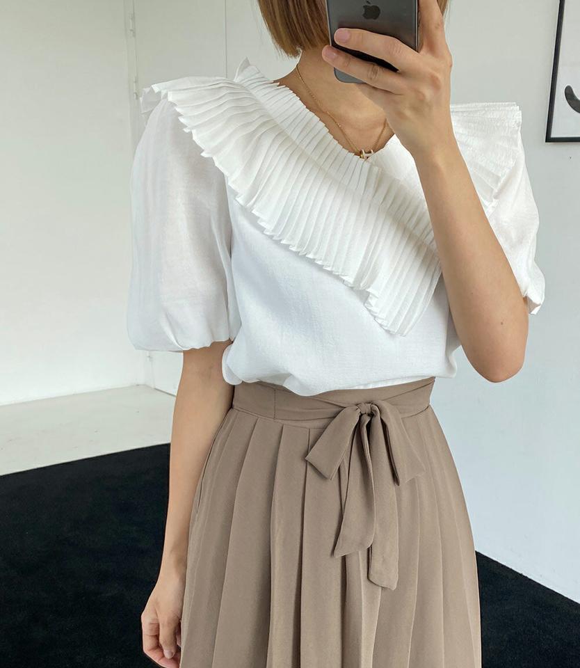 プリーツVネックブラウス・全3色・b66677 レディース 【bl】トップス ブラウス 半袖 フリル プリーツ フェミニン きれいめ 可愛い かわいい バルーンスリーブ 二の腕カバー 春 夏 韓国ファッション
