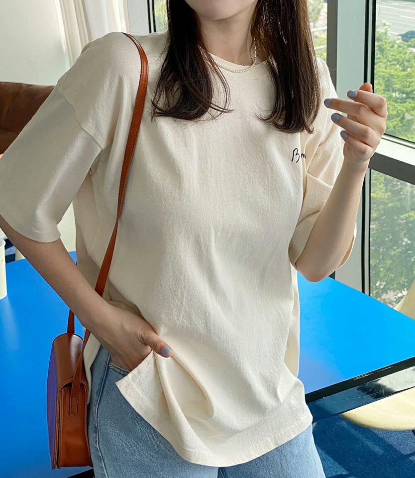 バックポイントレタリング半袖Tシャツ・全3色・b66672 レディース 【tops】トップス Tシャツ 半袖 ハーフスリーブ ロゴ レタリング ロゴT カジュアル ラフ シンプル ゆったり オーバーサイズ 春 夏 韓国ファッション
