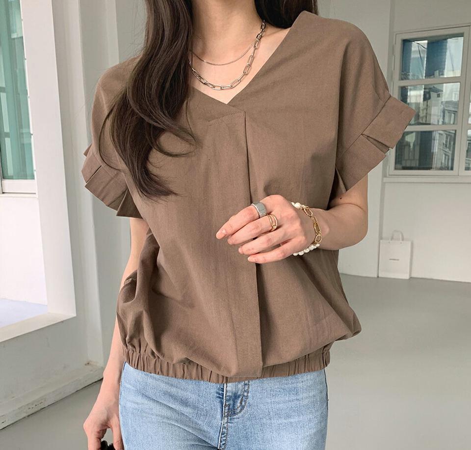Vネックタックオーバーフィットブラウス・全2色・b00550 レディース 【bl】ブラウス トップス 半袖 単色 無地 シンプル ベーシック Vネック 鎖骨 デコルテ タック 春 夏 カジュアル 前後着用 フェミニン 韓国ファッション ハイホリHIHOLLI
