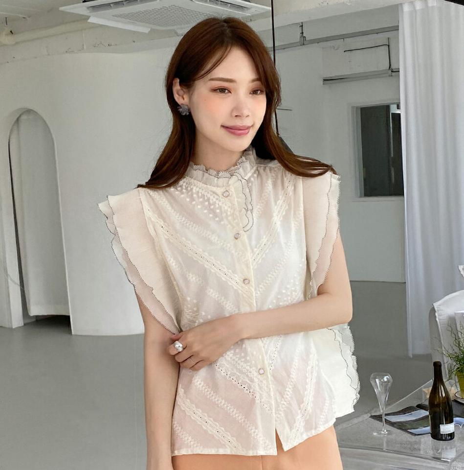 プリーツフリルアイレットレースブラウス・全2色・b00555 レディース 【bl】ブラウス トップス 半袖 二の腕カバー 柄 模様 配色 ライン レース フリル プリーツ 春 夏 上品 ガーリー フェミニン 大人っぽ 韓国ファッション ハイホリHIHOLLI